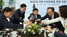 [사진] 김진표 국회의장-여야 지도부 “건배”
