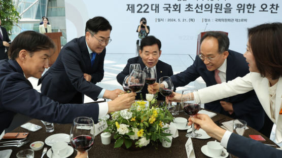 [사진] 김진표 국회의장-여야 지도부 “건배”