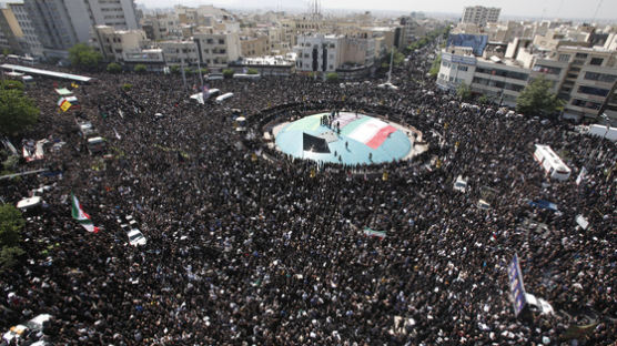 라이시 이란 대통령 장례식 엄수…"테헤란 광장 수백만명 운집"