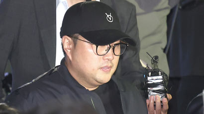 [단독]김호중, 아이폰 3대 제출 거부…압수 후엔 비번 안 알려줬다