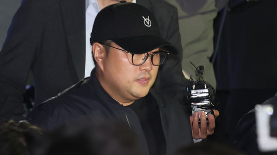 [단독]김호중, 아이폰 3대 임의제출 거부…비번도 안 알려줬다