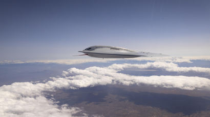 "UFO인 줄"…美공군, 차세대 스텔스 폭격기 비행 모습 첫 공개