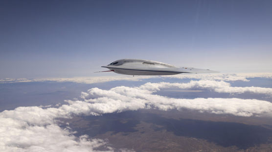 "UFO 아냐?"…美공군, 차세대 스텔스 폭격기 비행 모습 첫 공개