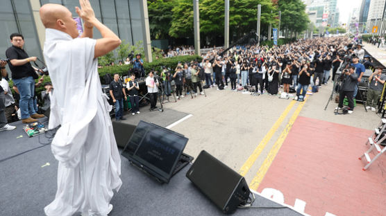 '뉴진스님' 부른 삼성 노조 집회…"연예인 부르라고 조합비 냈나" 