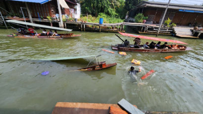 태국에서 침몰한 보트…해경 대원이 관광객 구했다