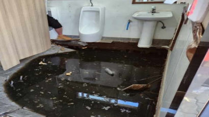 제주 용눈이오름 화장실 바닥 무너져…10대 남성 갇혔다 구조
