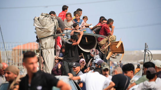 라파에 탱크 몰고 간 이스라엘…난민촌 집중포격 최소 21명 사망