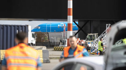 네덜란드 공항서 여객기 엔진에 사람 빨려들어가 사망…당국 조사중
