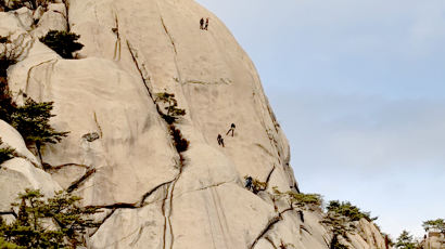 춘천 용화산서 암벽 등반하던 50대 여성 60m 아래로 떨어져 숨져