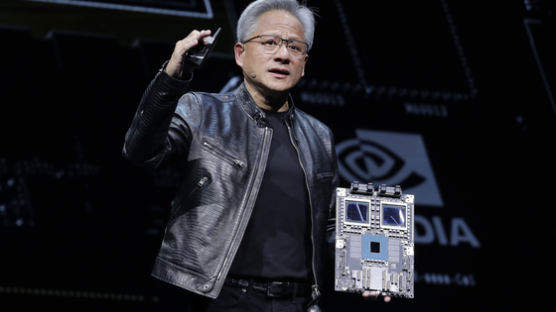 새 AI 칩 발표 희비 엇갈려… 엔비디아 주가 4.9% 상승, AMD는 2% 하락