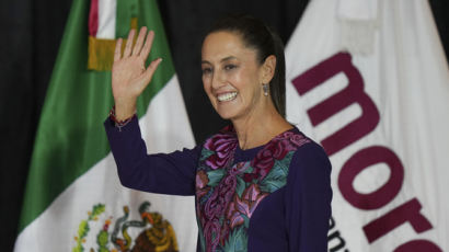 멕시코 첫 여성 대통령에…바이든 “역사적인 당선 축하”