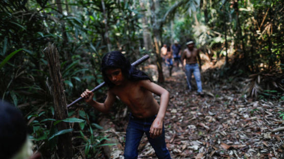 머스크 덕에 인터넷 갖게 된 아마존 부족, 음란물 중독 '골머리'