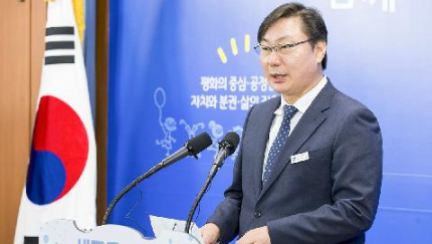 이화영 1심 징역 9년6개월…"대북송금, 이재명 방북 사례금"