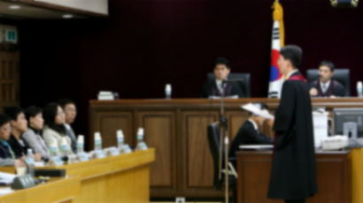 "용어 몰라" 국민참여재판 73% 급감…'그림자 배심원' 해보니