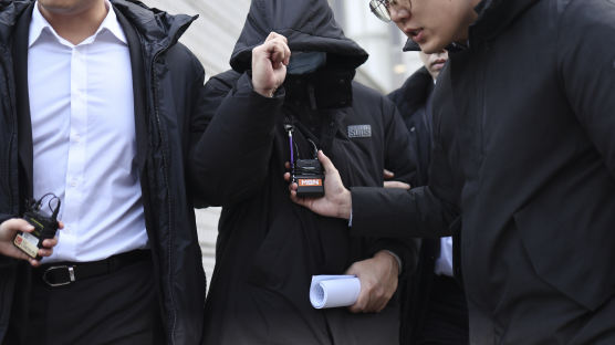 ‘롤스로이스 운전자’ 마약 처방하고 환자 성폭행까지…의사 징역 17년