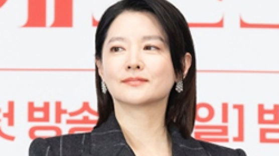 ‘참전용사 딸’ 이영애, 군에 또 5000만원 기부