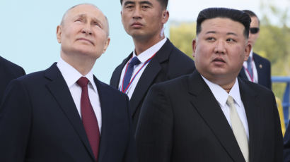 푸틴, 김정은에 러시아제 최고급 리무진·단검 등 선물