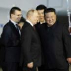 [속보] 푸틴·김정은 회담 시작…국방·외교 참모진 대거 동석
