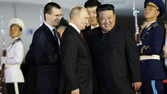 [속보] 김정은 “세계 상황 악화 속 러시아와 전략적 협력 강화”
