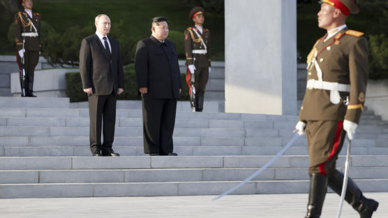 푸틴, 김정은 에스코트 받으며 출국…방북 일정 종료