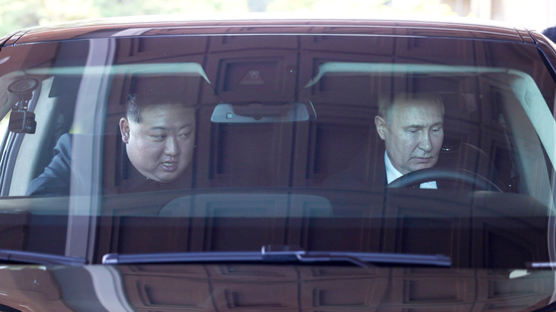 푸틴이 선물한 車 운전한 김정은…번호판엔 의미심장한 숫자