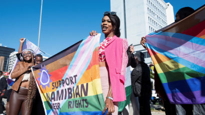 나미비아 법원 "남성 간 성관계 범죄로 규정한 법은 위헌" 