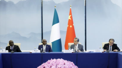 [CMG중국통신] 중국 왕이 외교부장, 투가르 나이지리아 외교부 장관과 회담