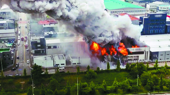 [사설] 배터리 공장 화마에 20여 명 희생 … 철저한 규명과 대비책을