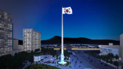 서울시, 광화문광장에 ‘100ｍ 태극기 게양대’ 추진 논란