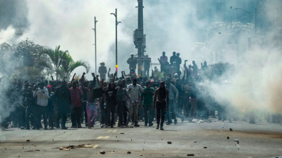 오바마 누나도 참여한 '증세 반대' 케냐 시위, 실탄 발포로 5명 사망