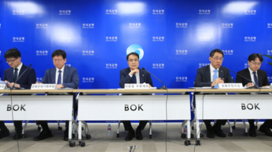 韓 금융위험 요인은…부동산PF, 빚 못 갚는 자영업자