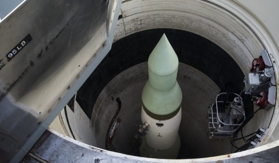 "핵무기, 한국 8주면 만든다"는데…北처럼 가혹한 제재 당할 수도