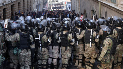 [사진] 볼리비아 군부 쿠데타, 시민이 막았다