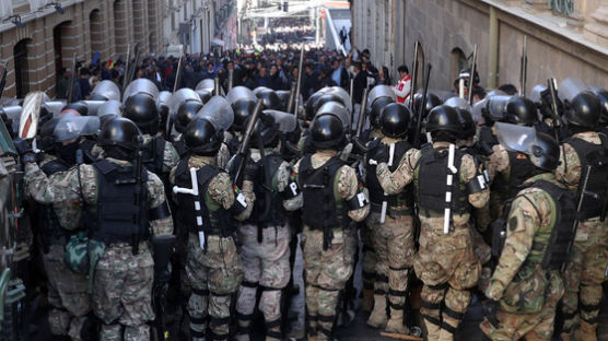 [사진] 볼리비아 군부 쿠데타, 시민이 막았다