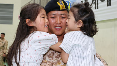 [포토타임] '아빠 몸 건강히 다녀오세요'...아크부대 23진 파병 환송식