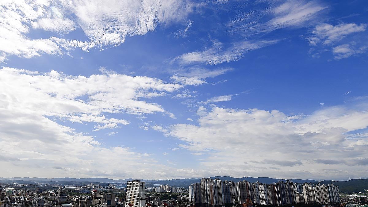 LIVE : [포토타임] 장마 소강 상태... 구름 사이로 모습 드러낸 파란 하늘