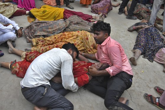 인도 종교행사서 100여명 압사…희생자 대부분 여성·어린이