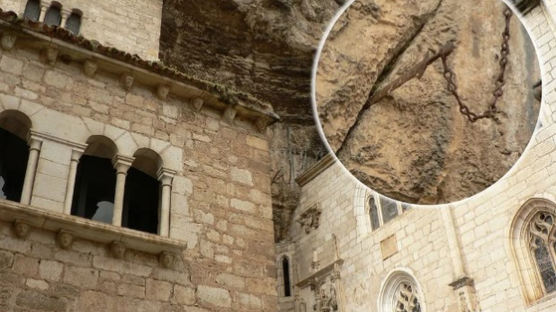 1300년간 절벽에 박혀있던 ‘프랑스판 엑스칼리버’ 사라졌다