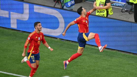 스페인, 개최국 독일 꺾고 유로 4강 진출...연장 끝에 2-1승