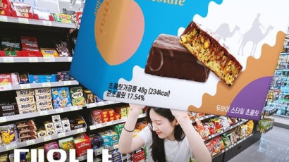 '두바이 초콜릿' 열풍에 긴 줄·중고거래…CU 제품은 20만 개 하루 만에 품절