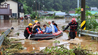 1시간 111㎜ 기습 폭우, 충남·충북에서 4명 사망·1명 실종…열차 운행 중단
