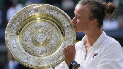 크레이치코바, 윔블던 테니스 女단식 우승..."스승님 덕에 인생 바뀌었다"