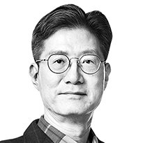 정권의 핵심 리스크가 된 영부인