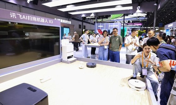 [Biz-inside,China] "5㎜ 단위 초고정밀 식별" 최신 AI 스펙으로 힘준 中 로봇 청소기 '눈길'