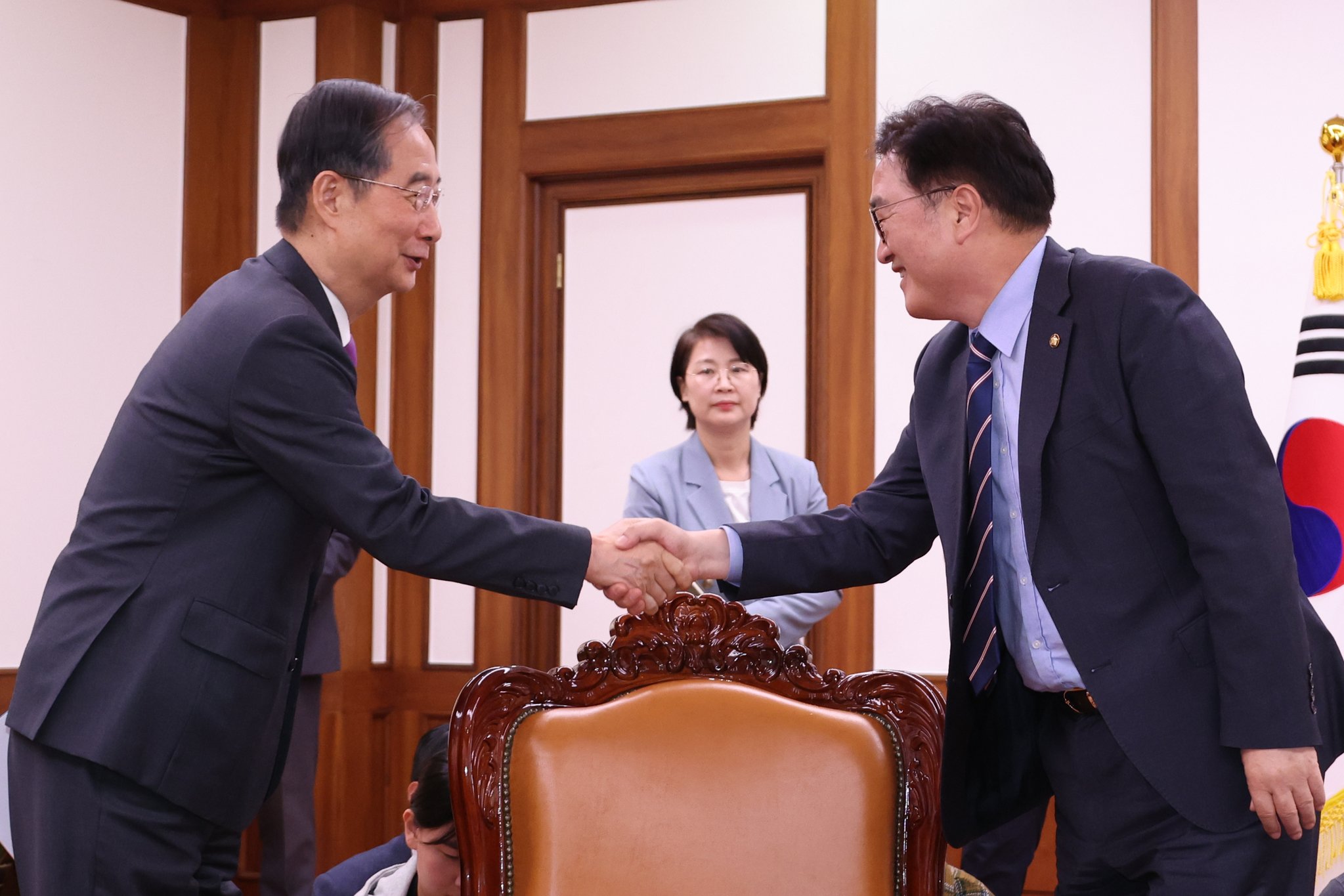 한 총리, 우 의장·한 대표 잇따라 접견…"여야의정 조속히 출범해야"