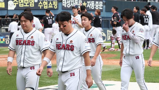 두산, 2년 연속 쓸쓸한 가을 퇴장…이승엽 감독 "내가 부족했다"