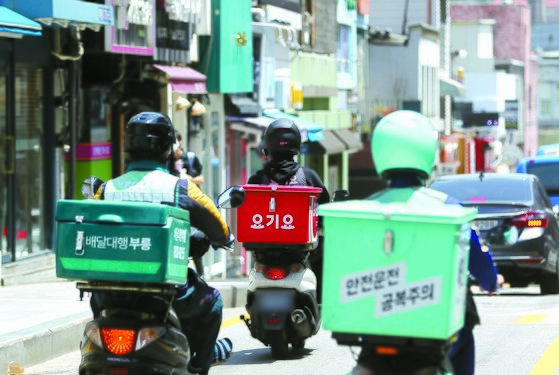 배민 ‘차등 수수료’안에…영세 식당은 “환영”, 프랜차이즈는 “반대”