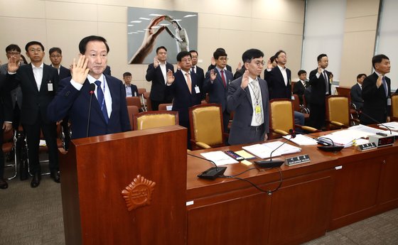 한강 작가 작품 ‘해외 사이트서 불법 유통’…류희림 위원장 “적극 대응”