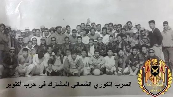 North Korean Air Force fighter pilots and ground personnel dispatched to Egypt took a commemorative photo with the Egyptian Air Force. egyptian air force