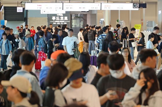 제헌절·근로자의날도 '빨간날' 추진…내수 '빨간불' 끄기 총력전